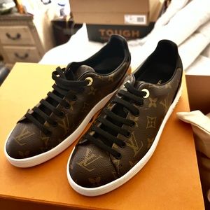 Louis Vuitton sneakers size 7 (37) never worn brand new my item authentic